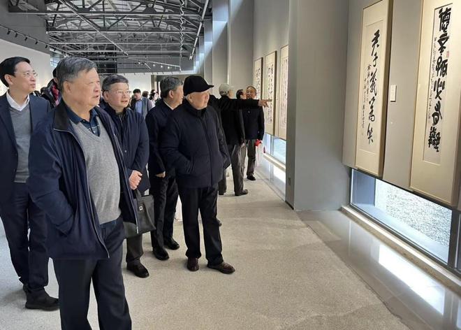 枇杷》仅展一日深港艺术同时发声开元棋牌一周观展｜宋画《山鹊(图43)